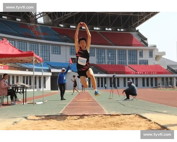 《激烈角逐与团结奋进记一次难忘的运动会接力赛比赛》